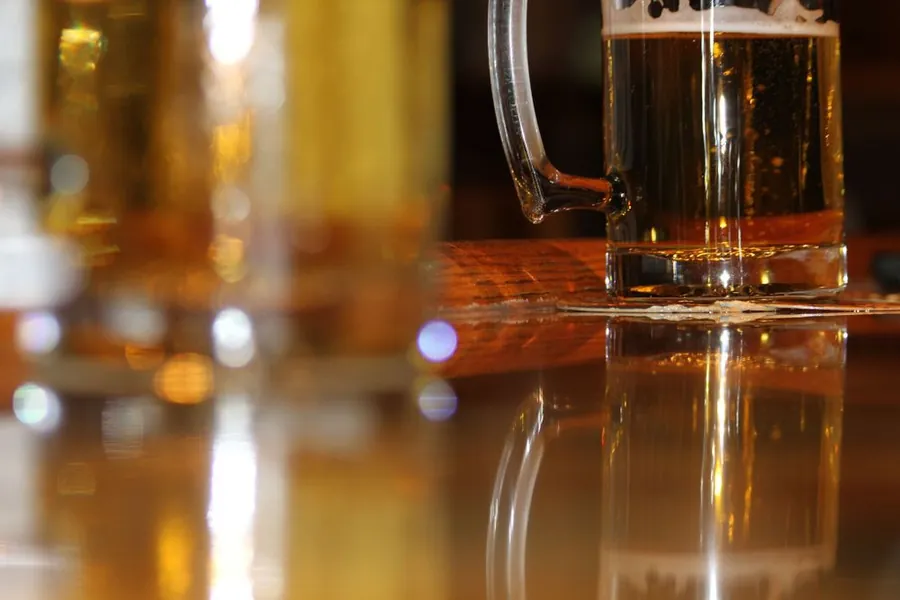 Cerveza Club Colombia — presentaciones Botella 330 ml, Lata 330 ml, Six pack botella