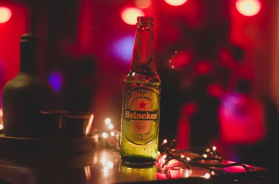 Cerveza Heineken — presentaciones Botella 330 ml, Lata 330 ml, Six pack botella